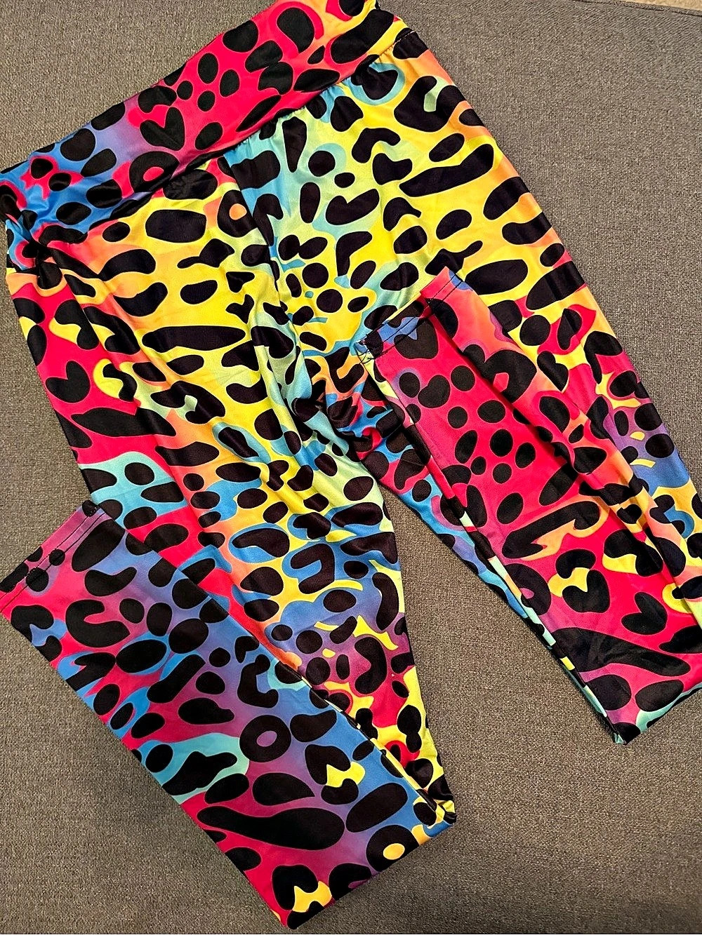Animal Print Leggings in Multicolor Size Medium NWOT